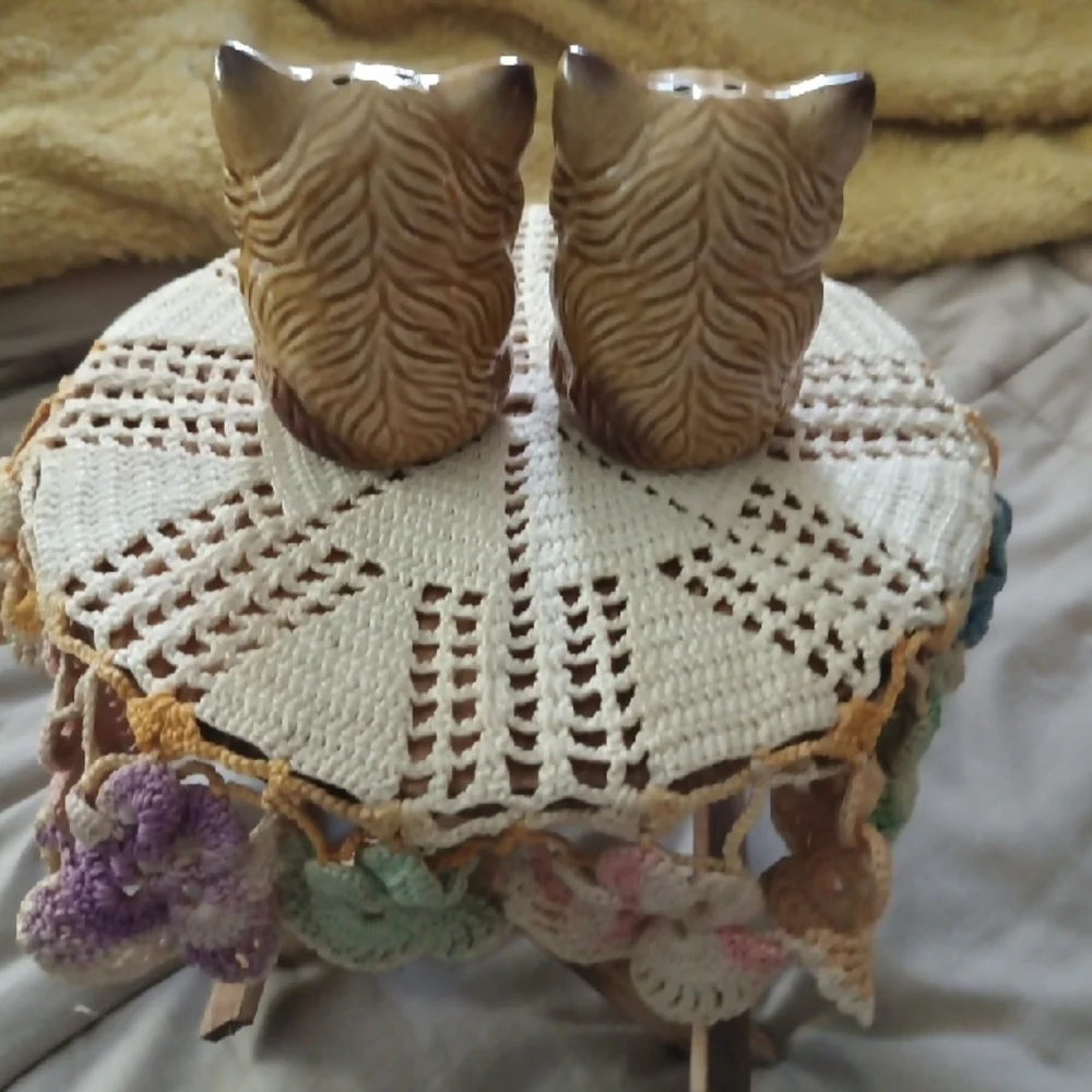 Brown Owl Cat Salt And Pepper Figurines Made In Japan With Google Eyes